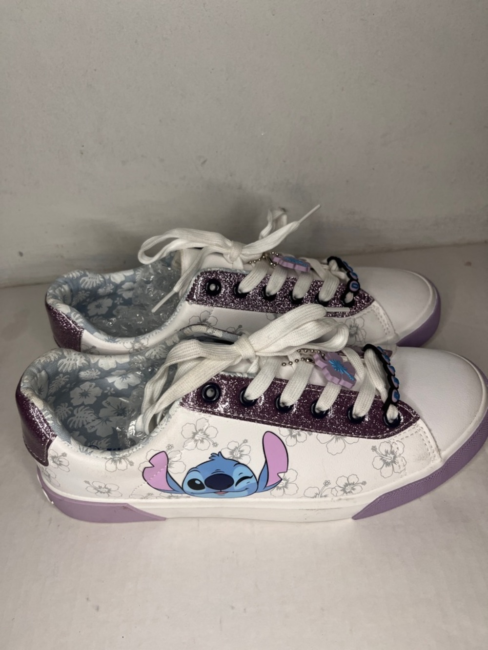 Disney Stitch Women's Sneaker nwot - Picture 4 of 11